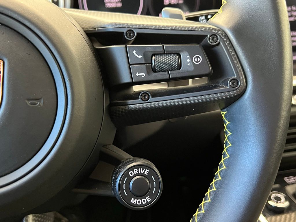 Thumbnail: 2022 Porsche 911 - 9