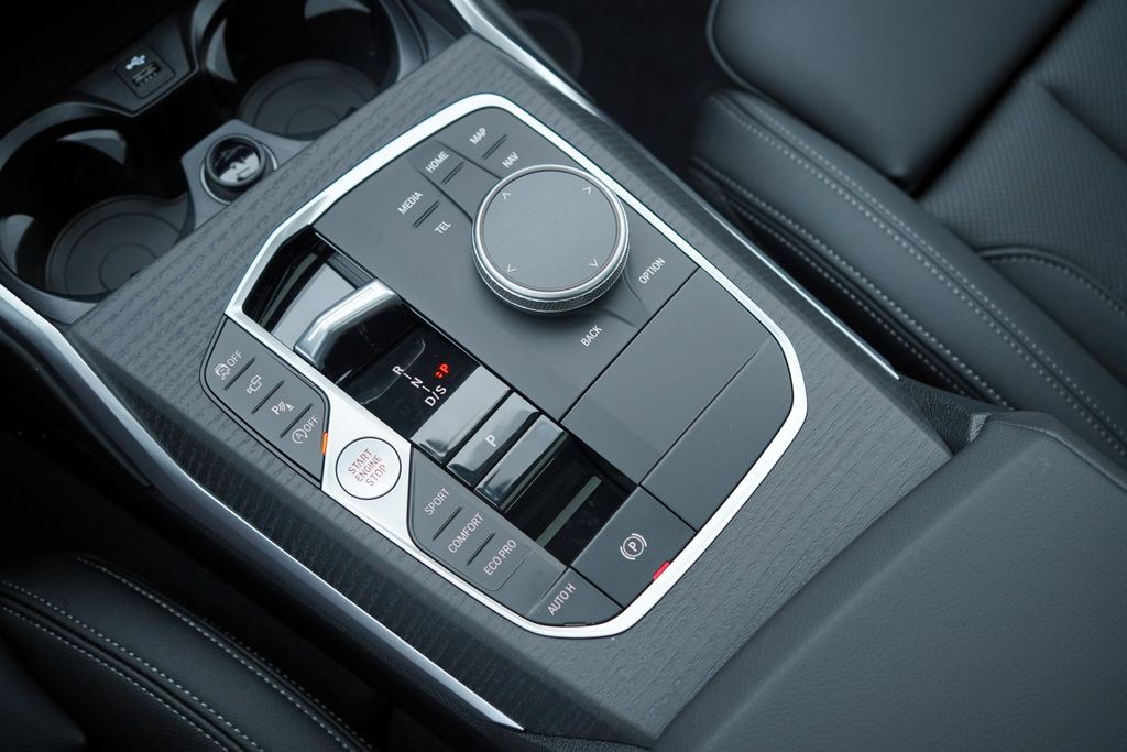 Thumbnail: 2026 BMW 3 Series - 18