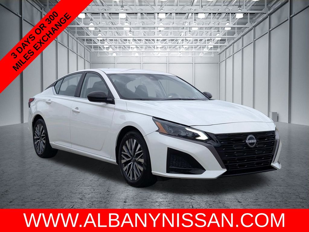 Glacier White 2026 Nissan Altima Sedan Front-Wheel Drive Continuously Variable Transmission