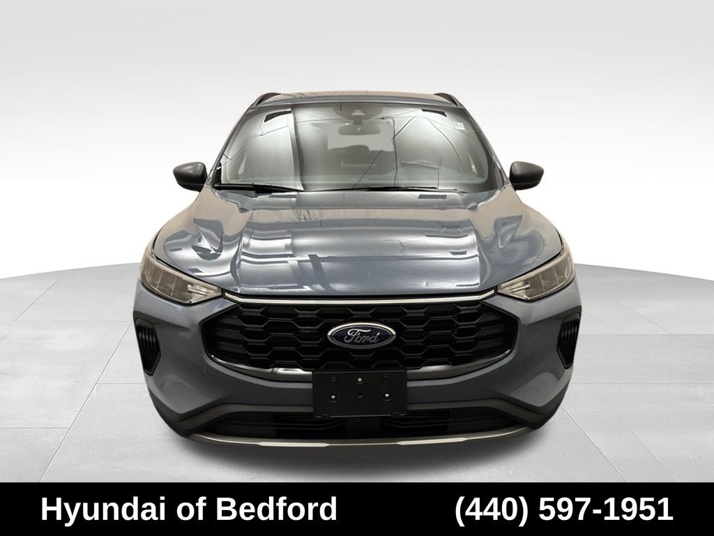2025 Ford Escape ST-Line - Image 2