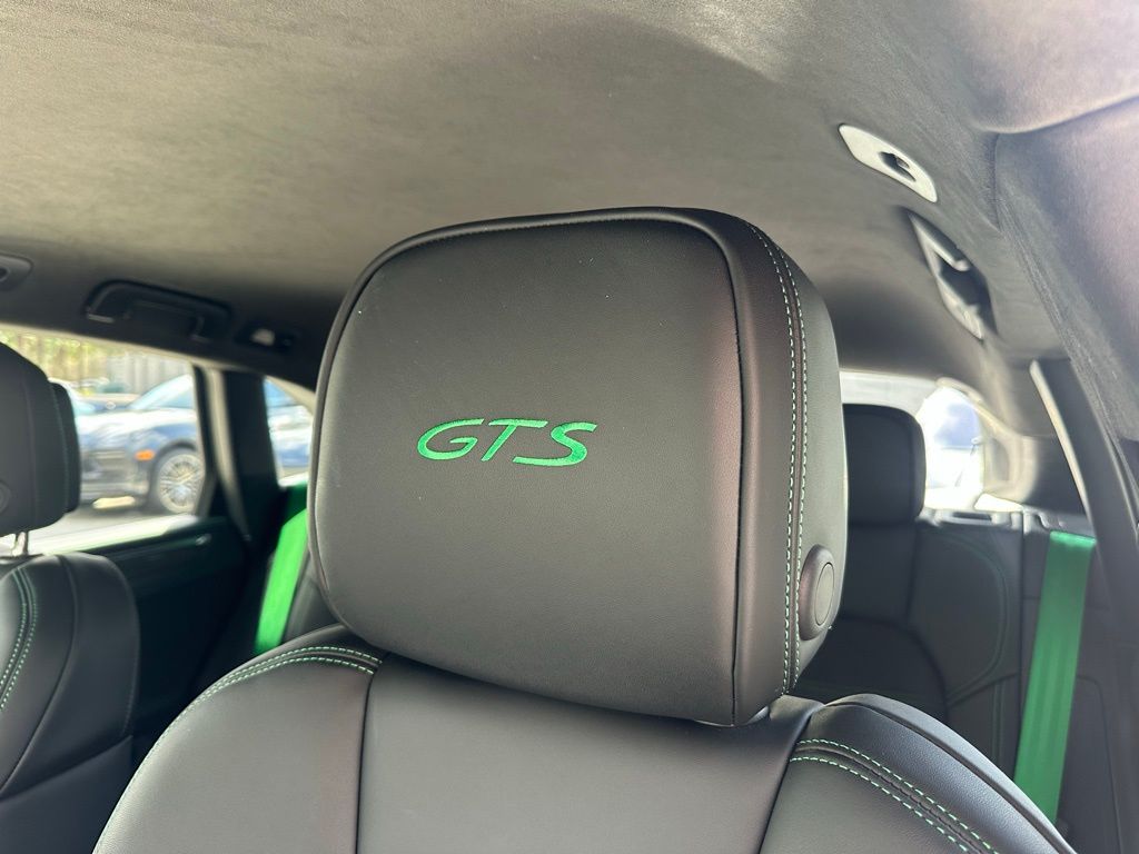 Thumbnail: 2026 Porsche Macan - 24