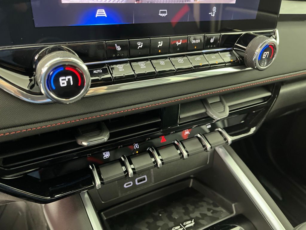 Thumbnail: 2026 Chevrolet Colorado - 30