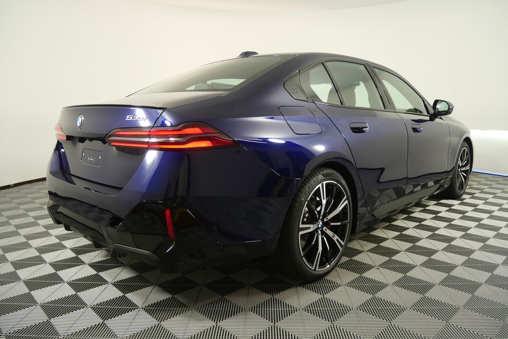 Thumbnail: 2026 BMW 5 Series - 3