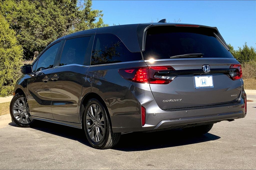 2025 Honda Odyssey Touring 3