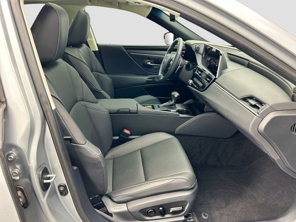 Thumbnail: 2023 Lexus ES - 22