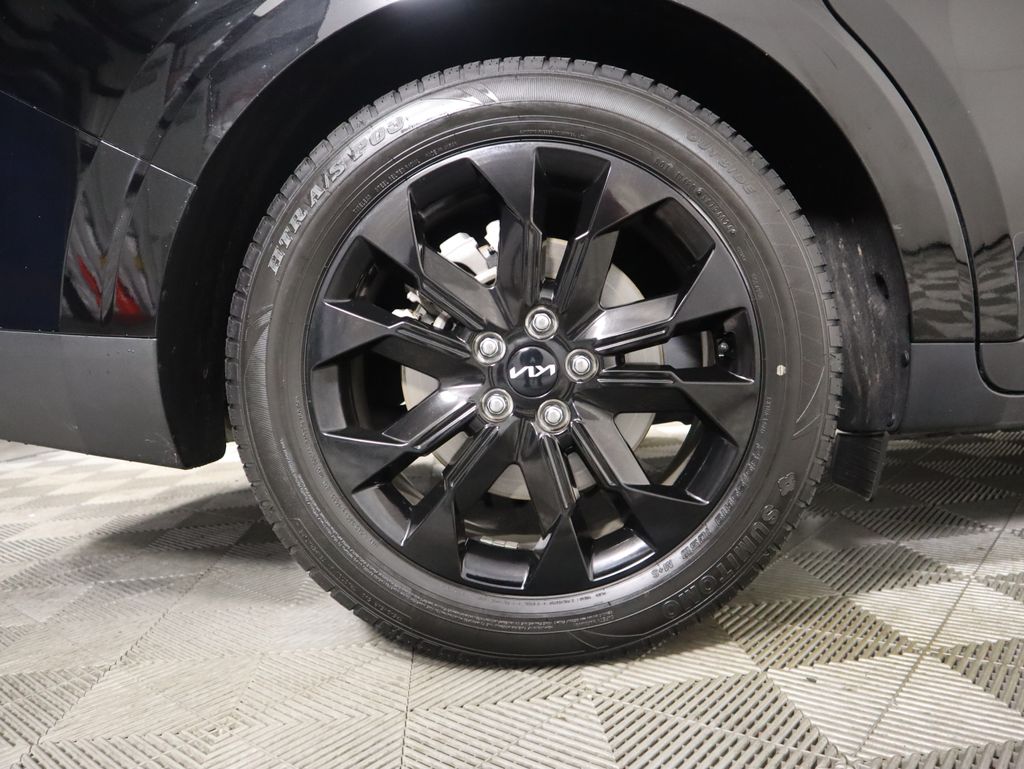 Thumbnail: 2024 Kia Carnival - 32