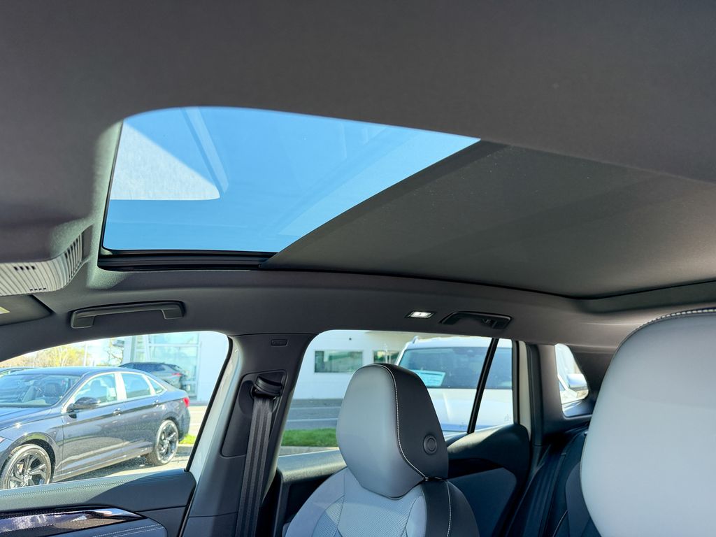 New 2026  Volkswagen 2.0T SE R-Line Black image 22