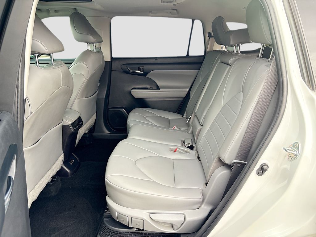 Thumbnail: 2020 Toyota Highlander - 21
