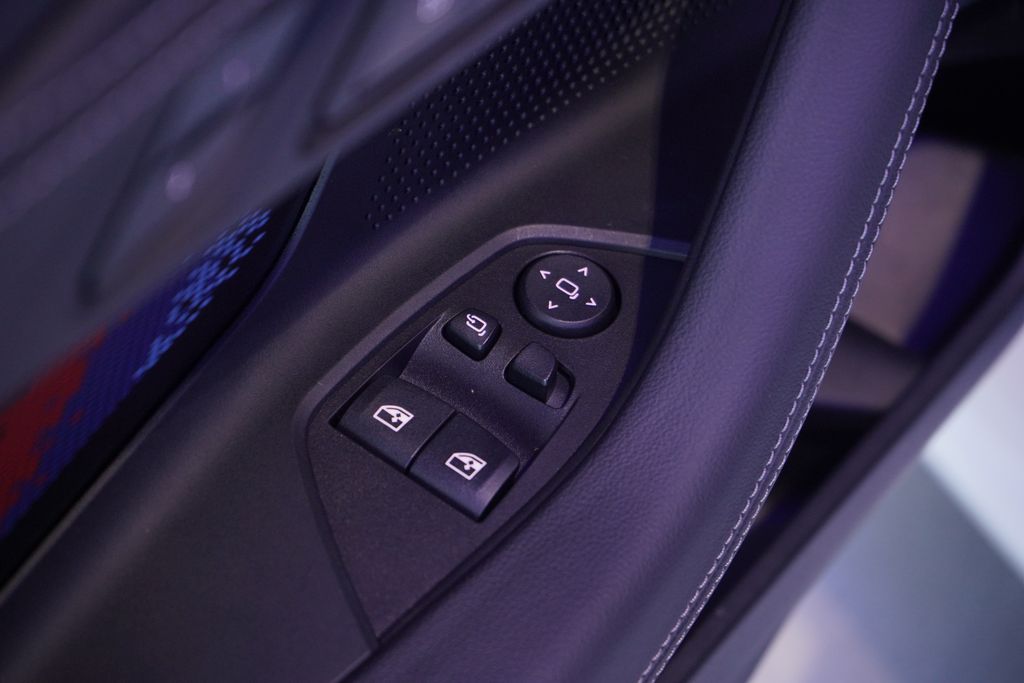 Thumbnail: 2025 BMW M2 - 18