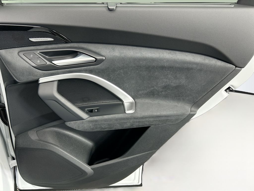 Thumbnail: 2025 Audi SQ5 - 26