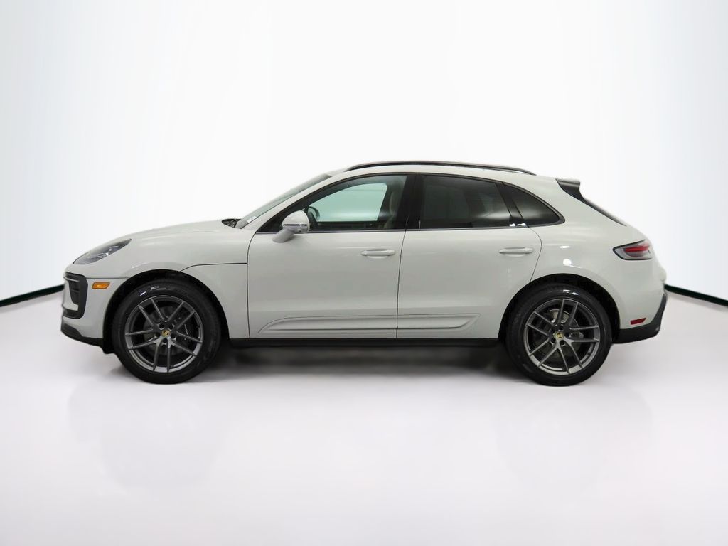 Thumbnail: 2025 Porsche Macan - 2