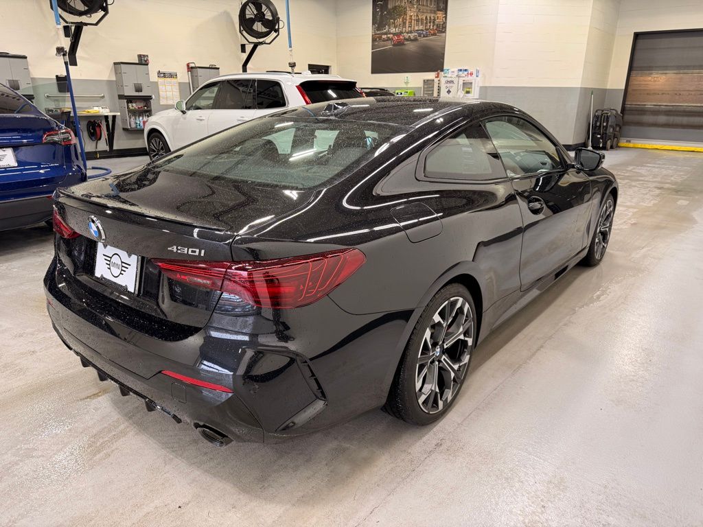 Thumbnail: 2025 BMW 4 Series - 6