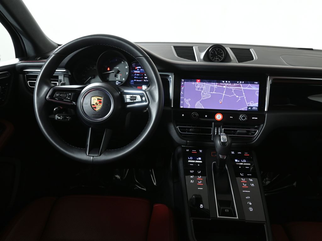 Thumbnail: 2026 Porsche Macan - 17
