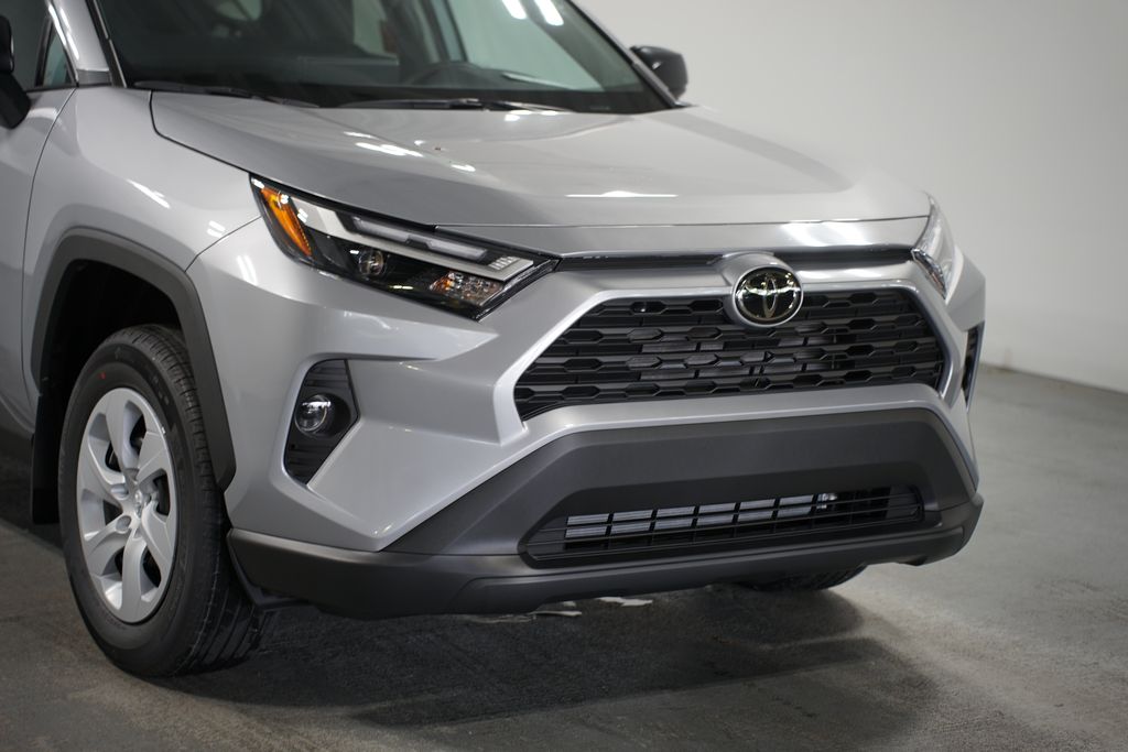 2025 Toyota RAV4 LE 4