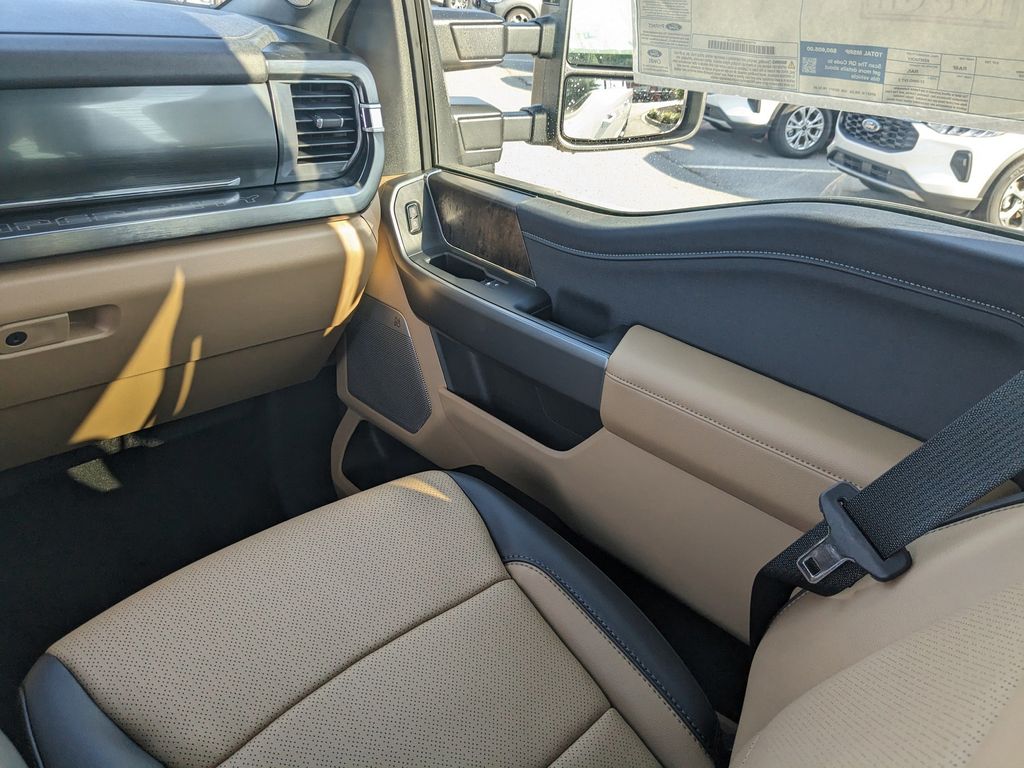 2025 Ford F-350 Super Duty Lariat