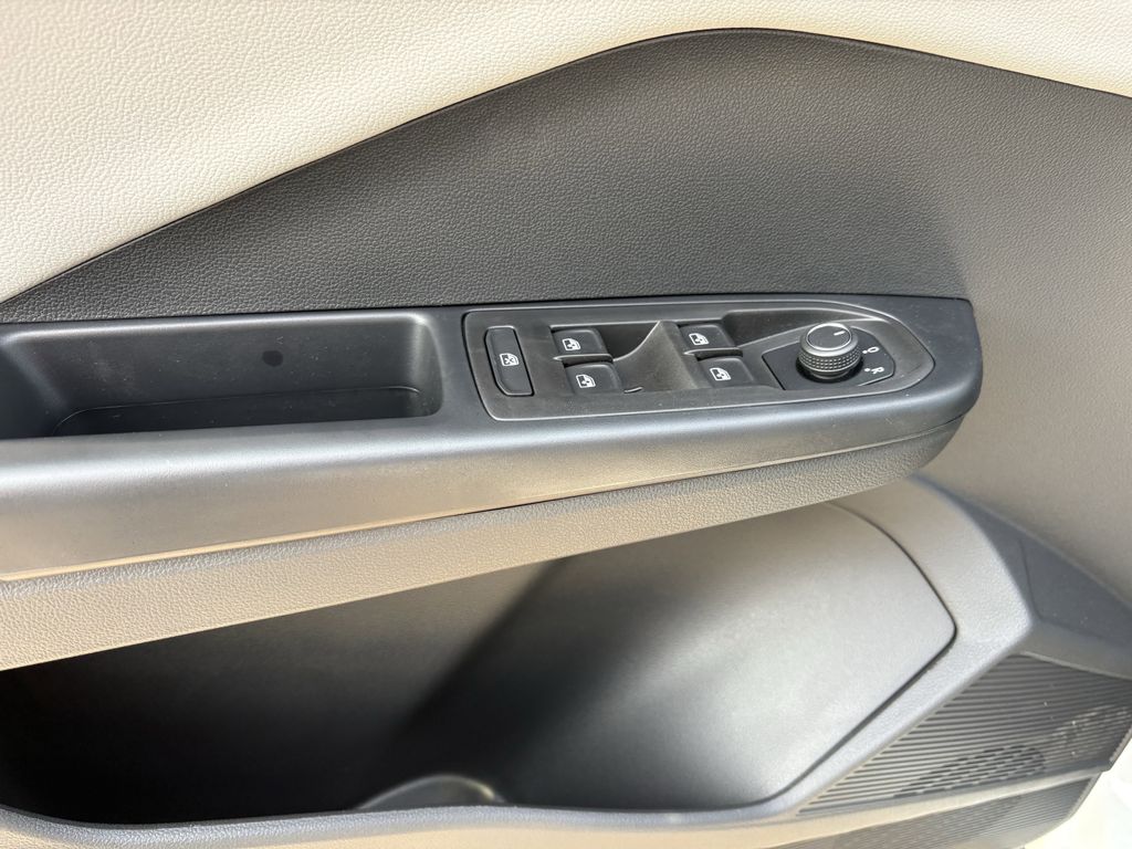 New 2025 Pure White Volkswagen 1.5T S image 11