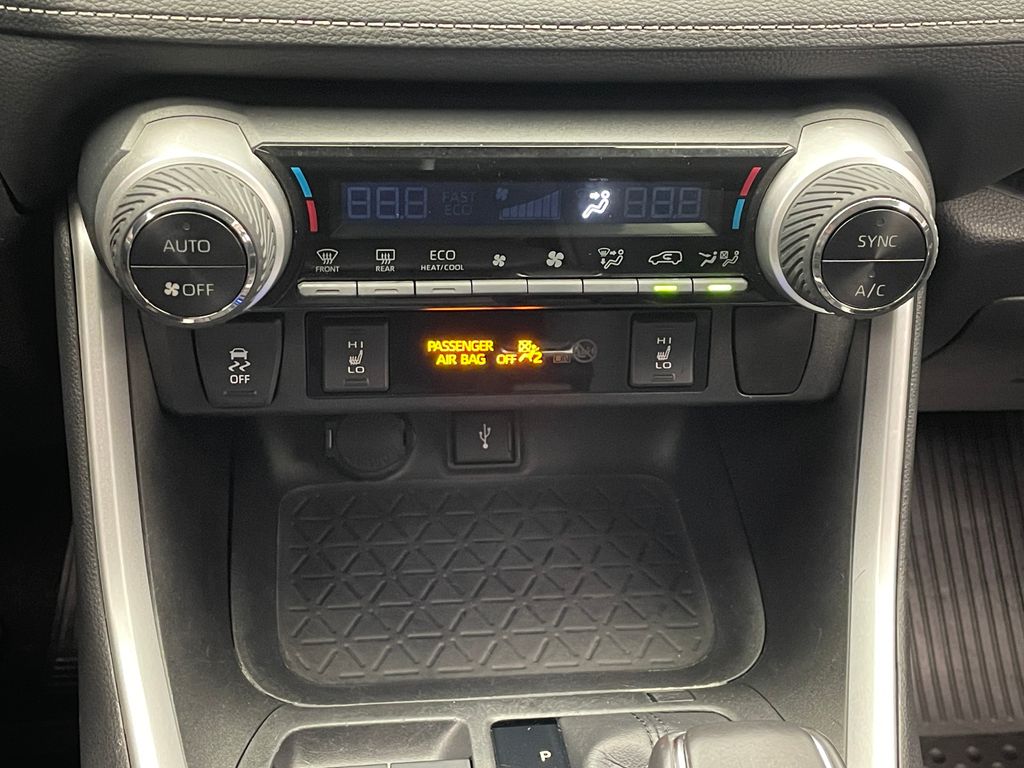 2021 Toyota RAV4 XLE Premium 27