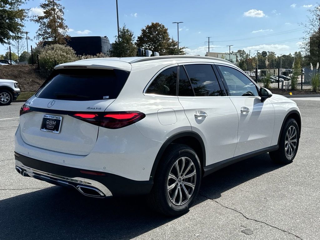 2025 Mercedes-Benz GLC GLC 300 8