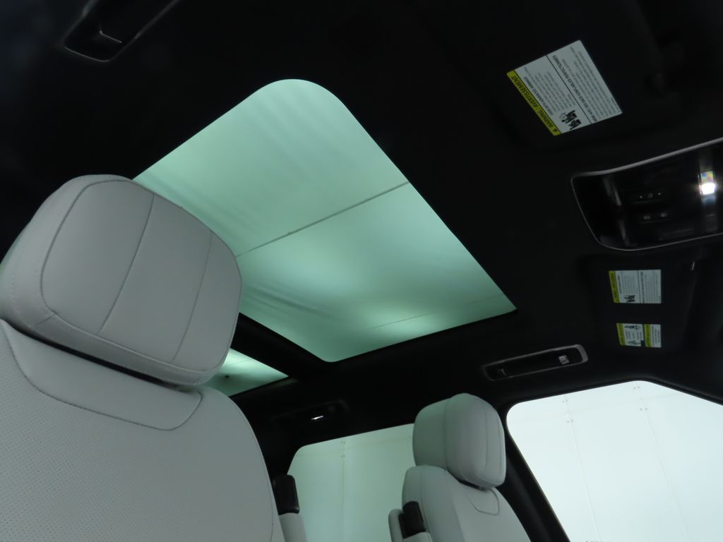Thumbnail: 2025 Land Rover Range Rover Sport - 20