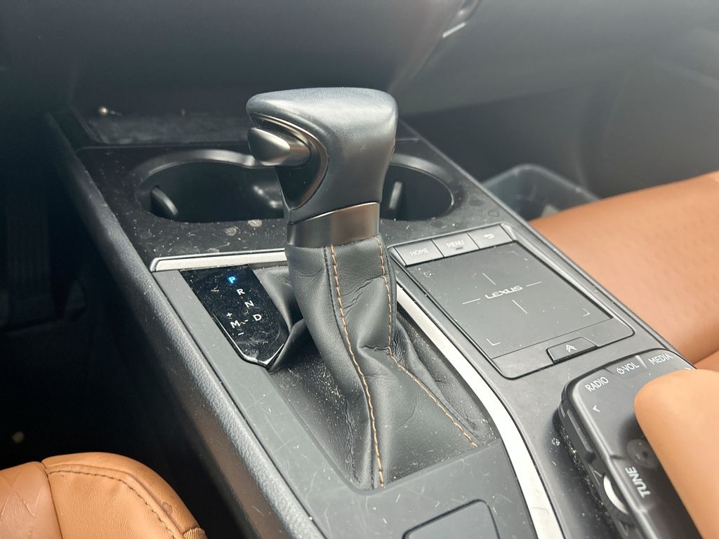 Thumbnail: 2021 Lexus UX - 3