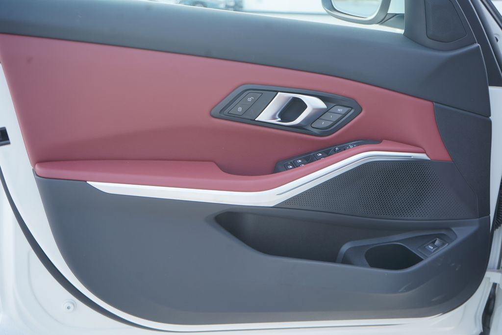 Thumbnail: 2025 BMW 3 Series - 9