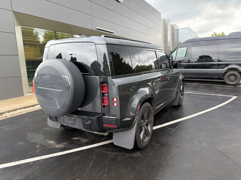 Certified Used 2025 Gray Land Rover X-Dynamic SE image 11