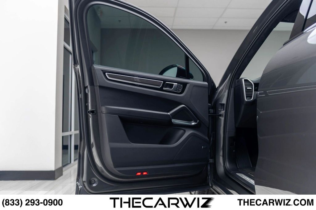 2023 Porsche Cayenne Coup Turbo - Photo 31
