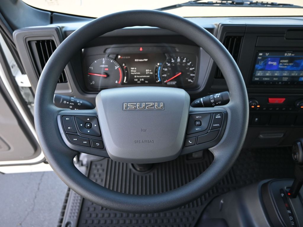 2025 Isuzu NRR 