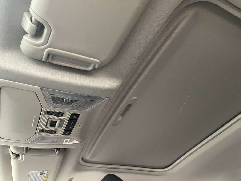 Thumbnail: 2025 Toyota RAV4 - 31