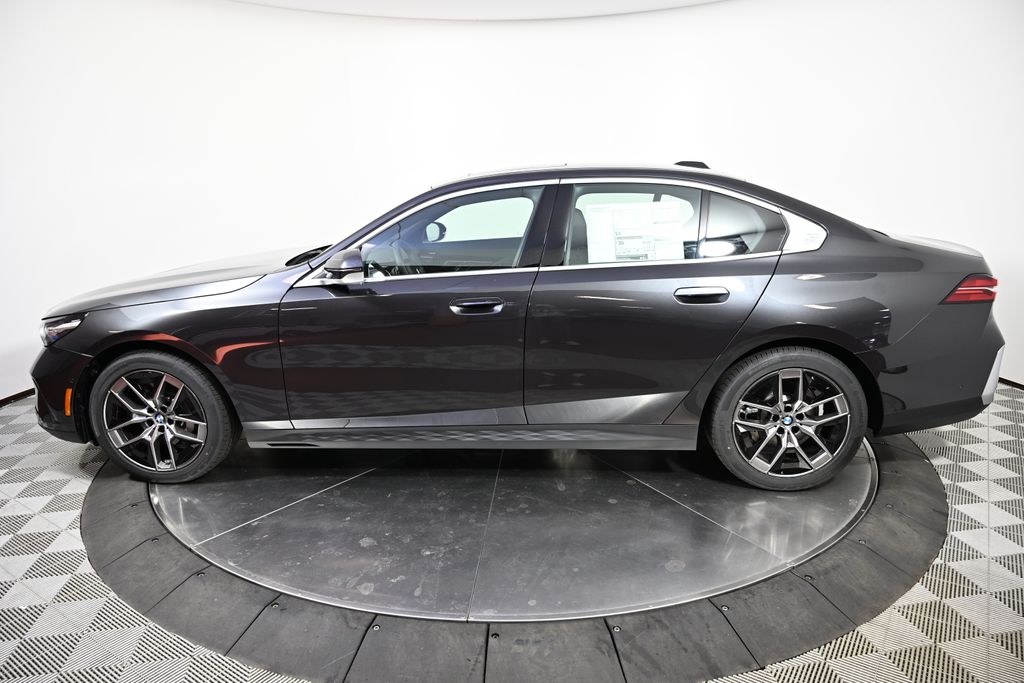 Thumbnail: 2026 BMW 5 Series - 2