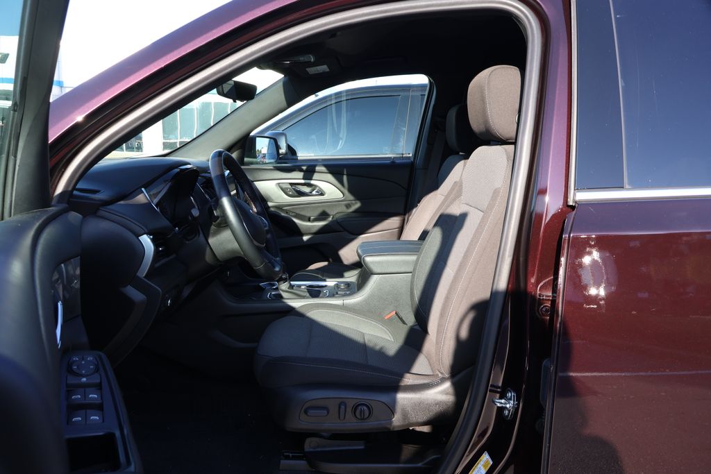 Thumbnail: 2023 Chevrolet Traverse - 13
