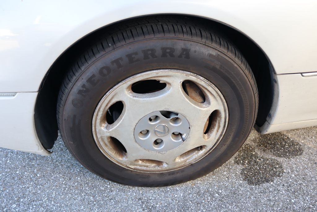 Thumbnail: 2001 Lexus LS - 4