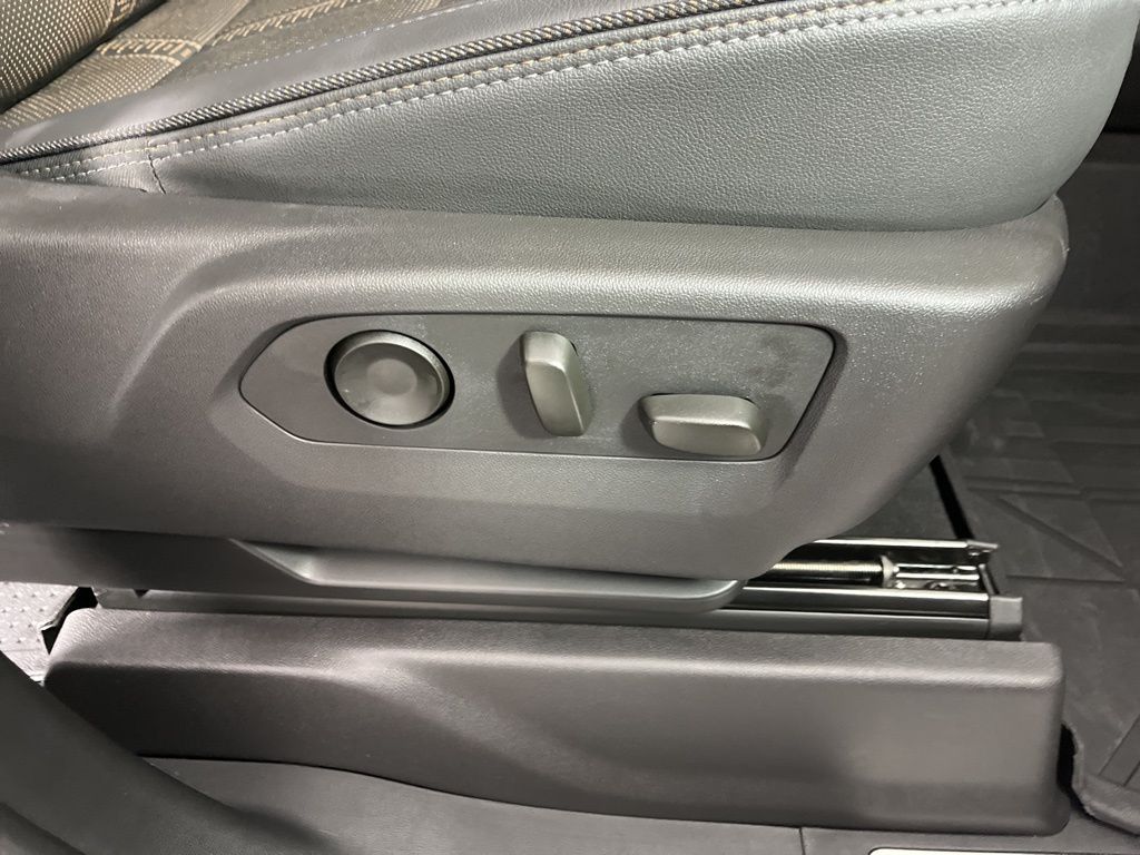 Thumbnail: 2025 Chevrolet Silverado 1500 - 10