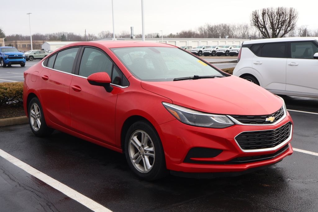 Thumbnail: 2017 Chevrolet Cruze - 3