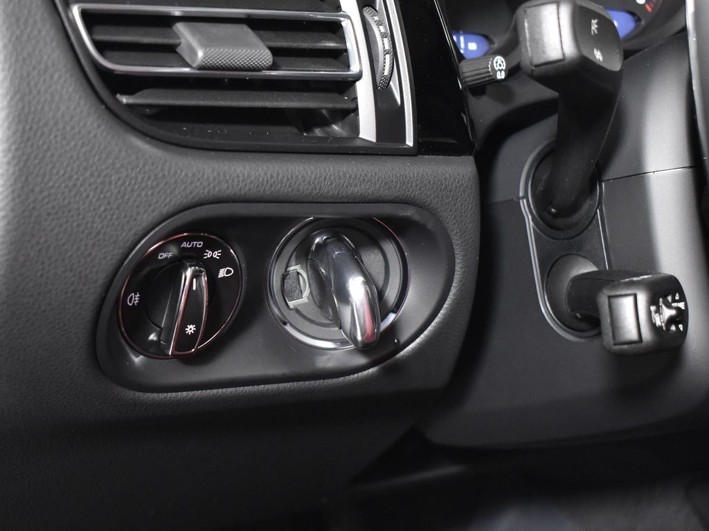 Thumbnail: 2026 Porsche Macan - 30