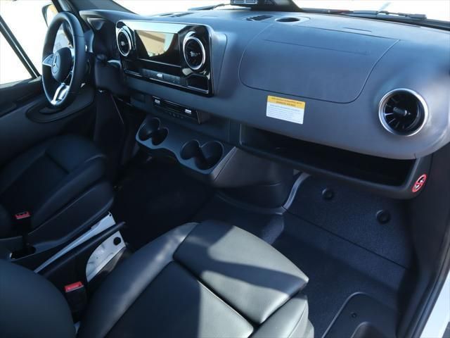 Thumbnail: 2026 Mercedes-Benz Sprinter - 19