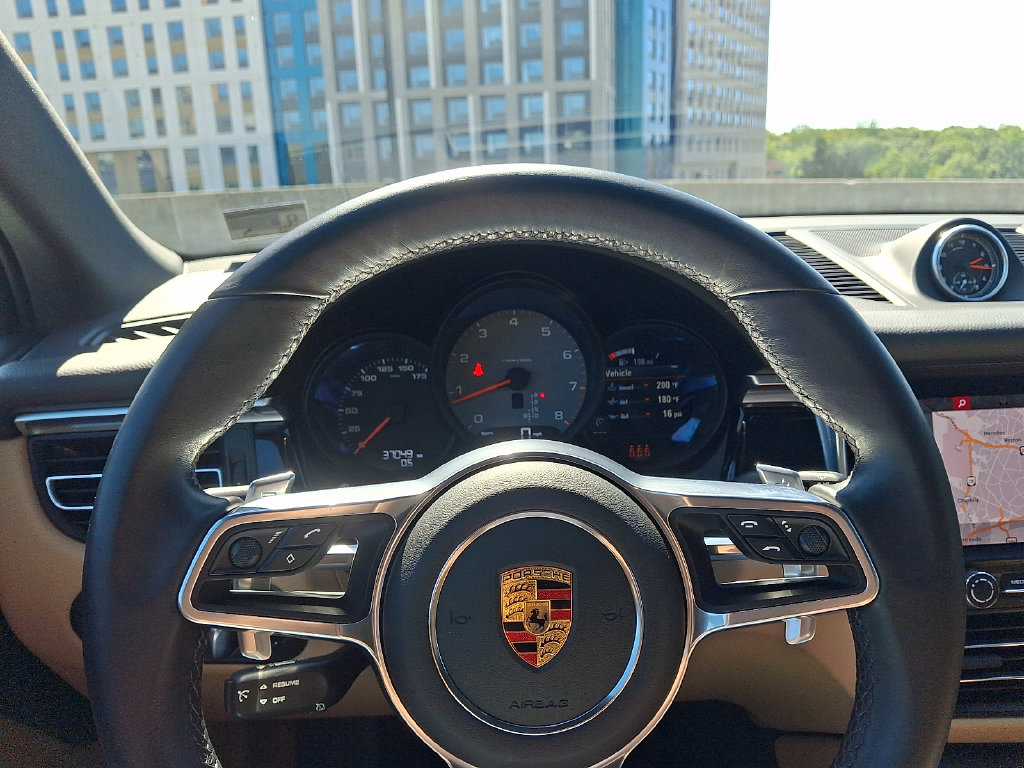 Thumbnail: 2021 Porsche Macan - 22