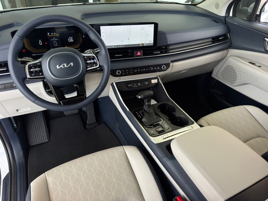 2026 Kia Carnival EX White at Community Kia