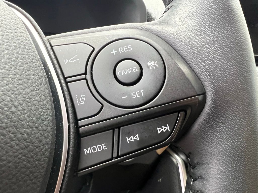 2023 Toyota RAV4 XLE Premium 18