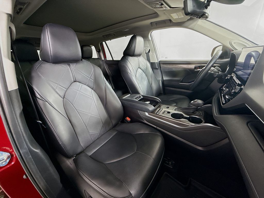 Thumbnail: 2020 Toyota Highlander - 28