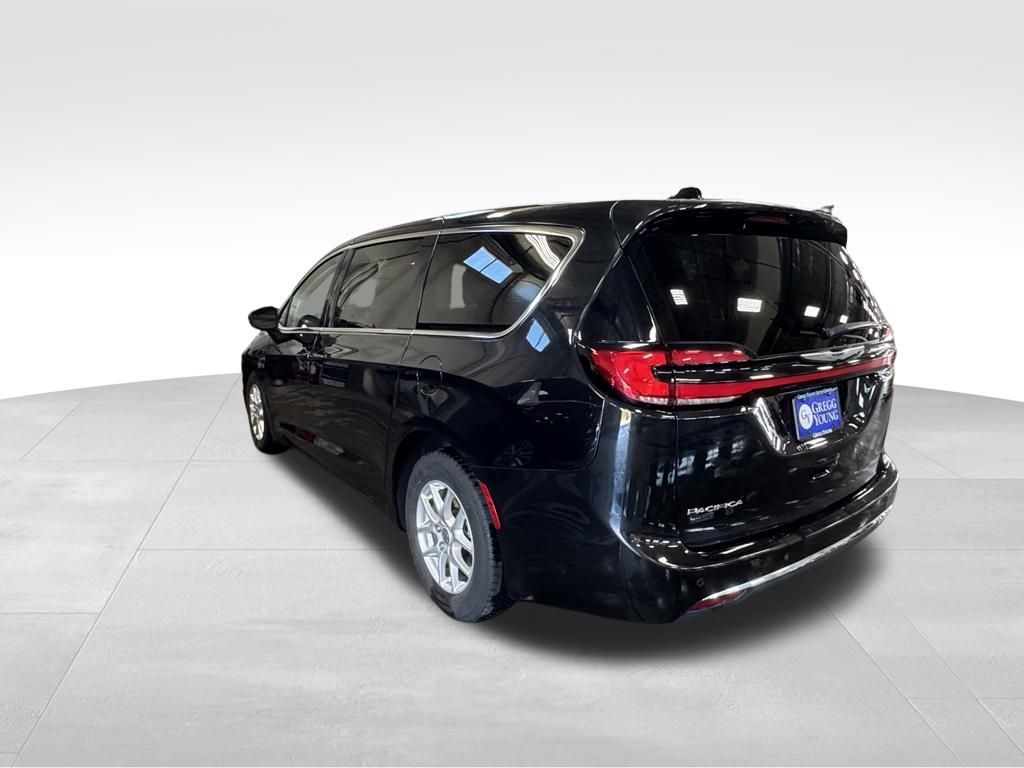 Used 2023 Chrysler Pacifica Van