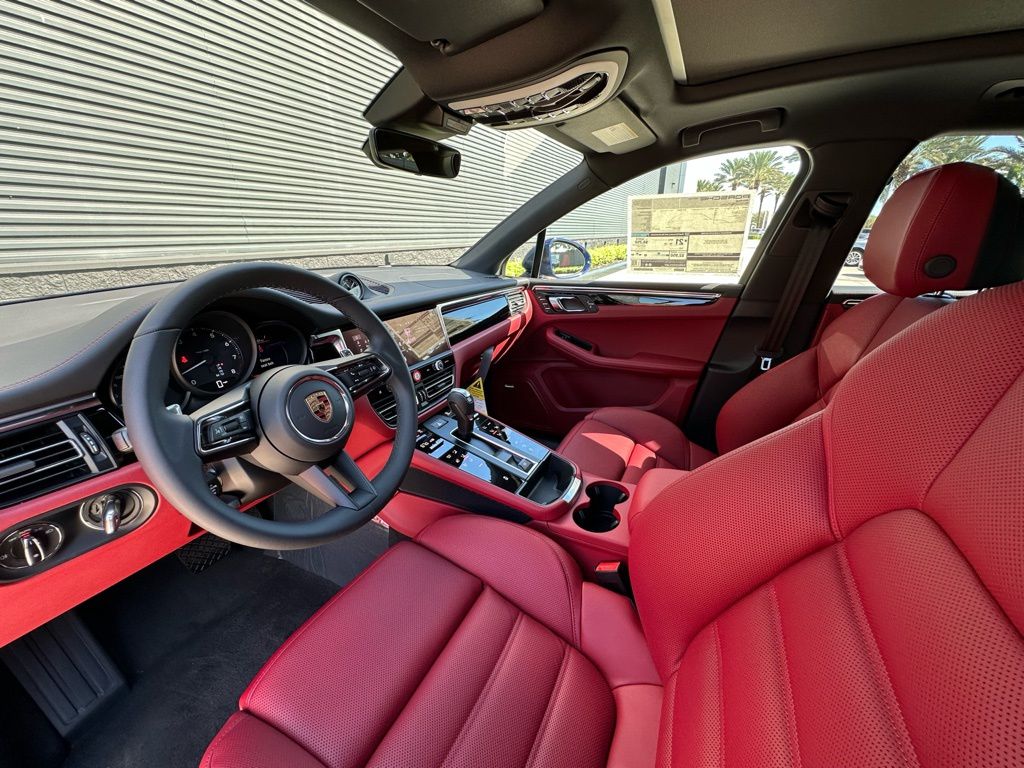 Thumbnail: 2026 Porsche Macan - 4