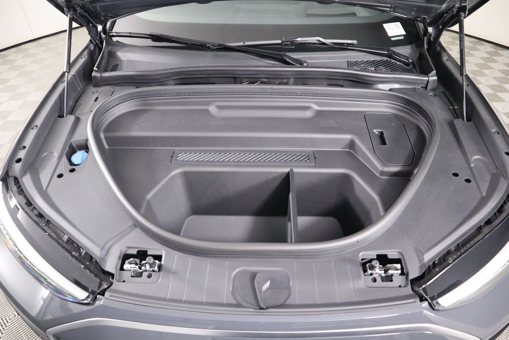 2025 Audi e-tron Premium 31