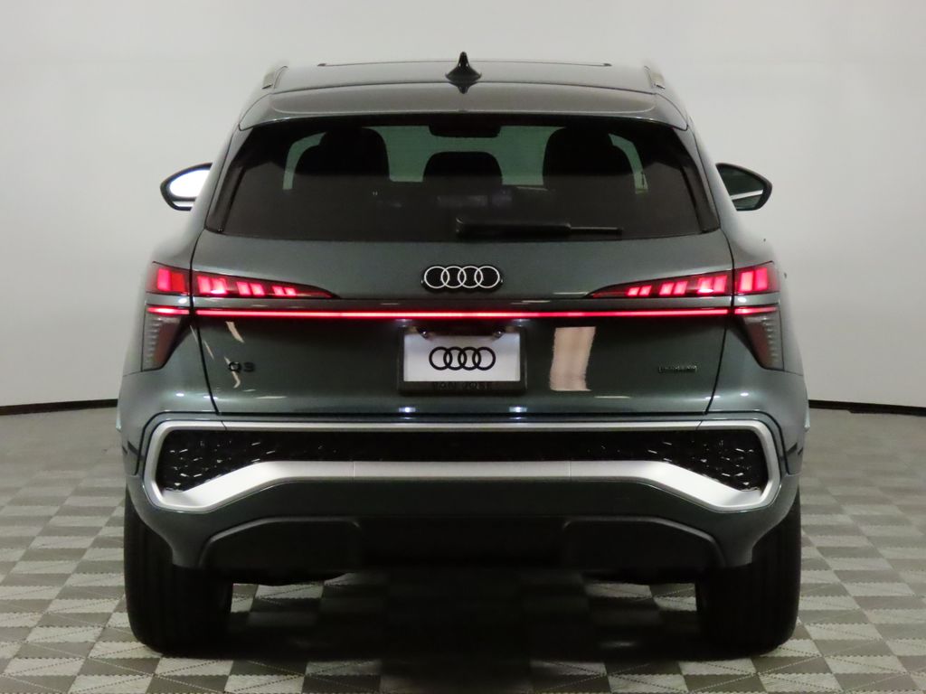 Thumbnail: 2026 Audi Q3 - 4