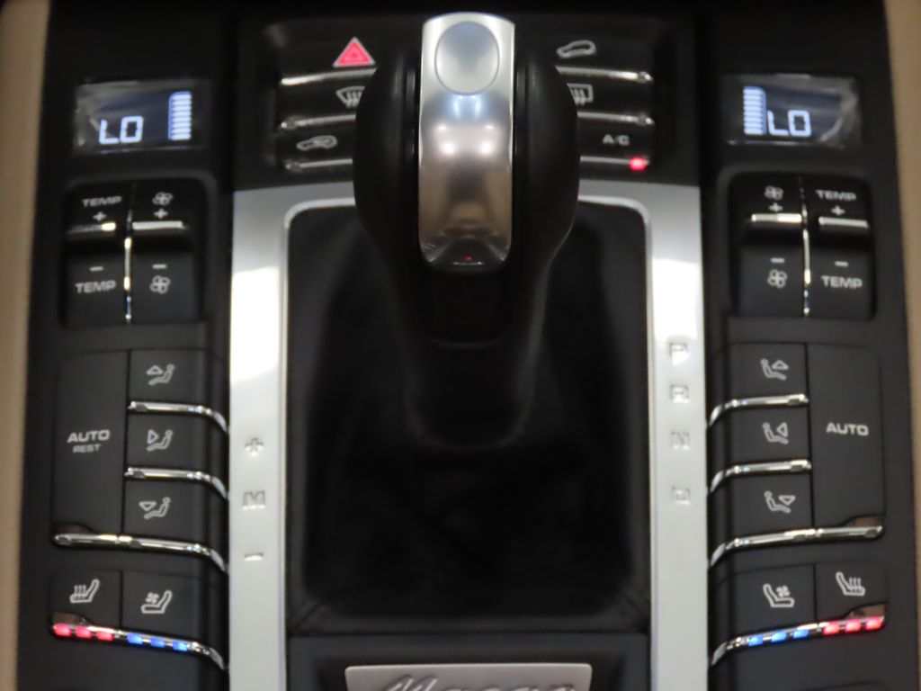 Thumbnail: 2021 Porsche Macan - 26