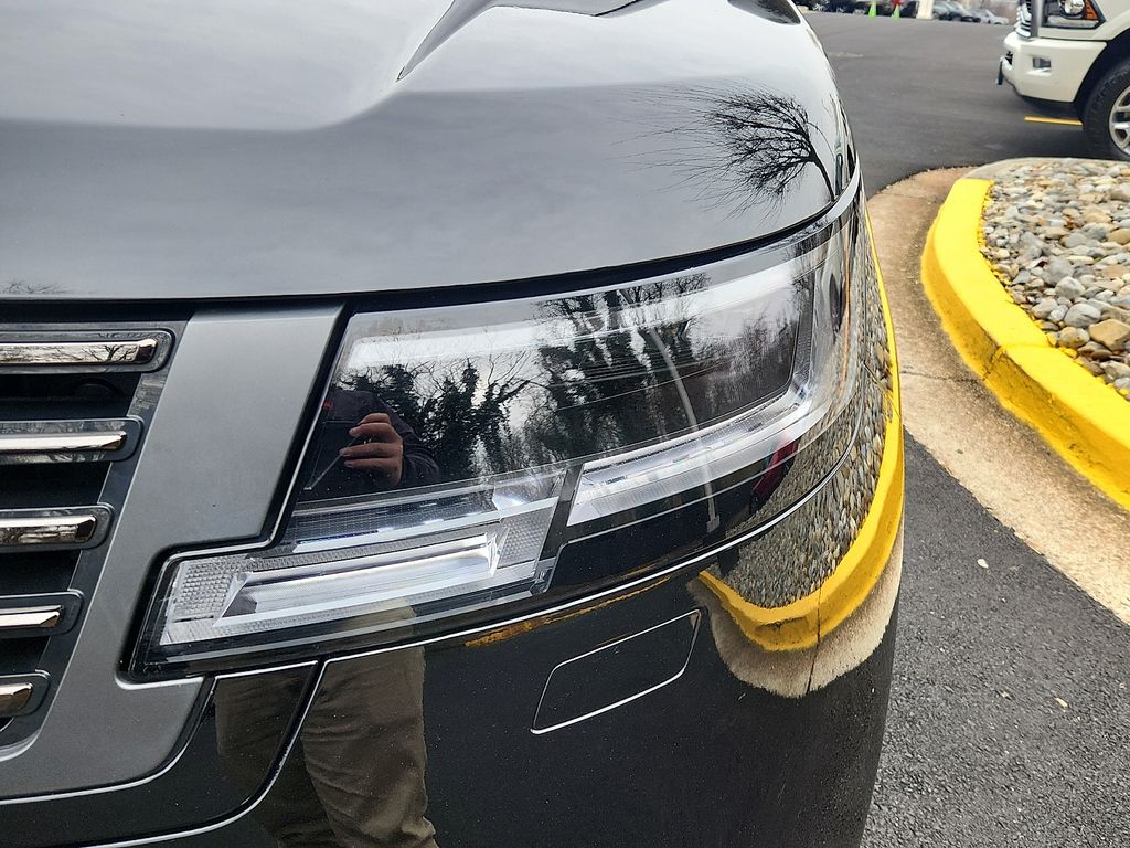 Thumbnail: 2023 Land Rover Range Rover - 9