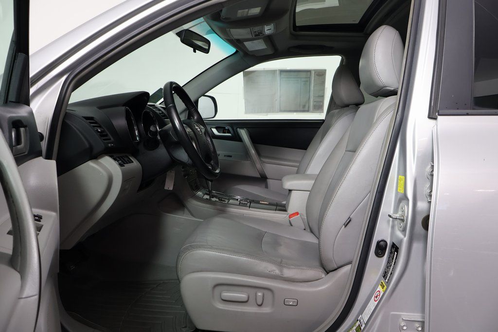 Thumbnail: 2010 Toyota Highlander - 10