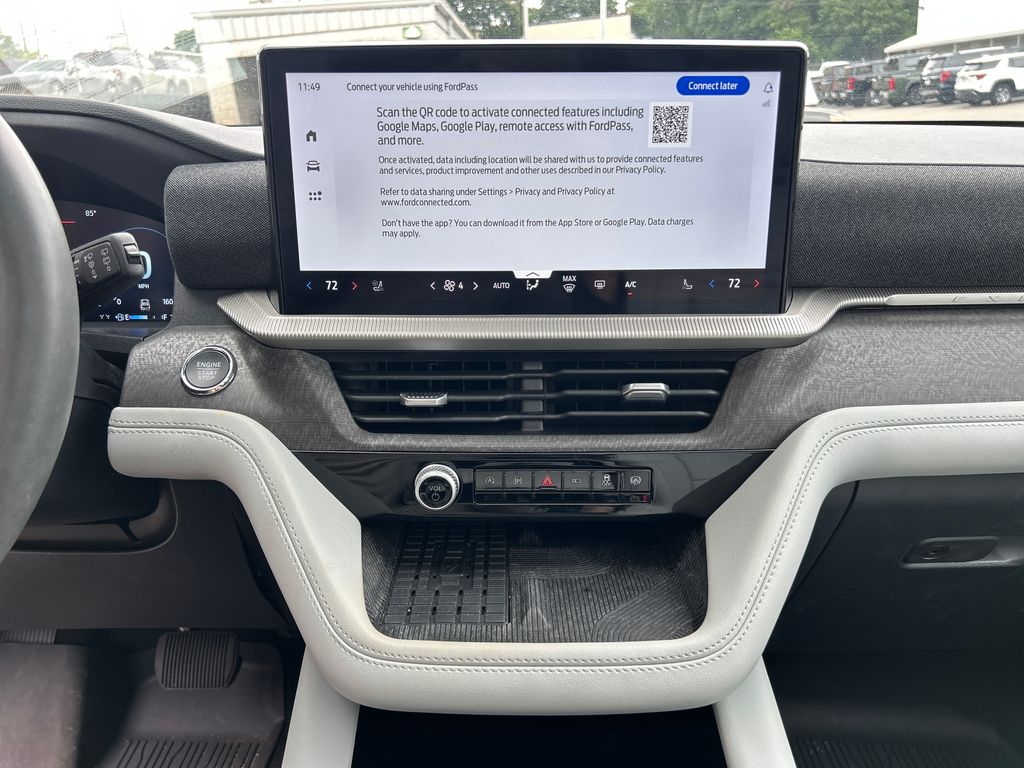 2025 White Metallic Ford Explorer Platinum 4X4 SUV