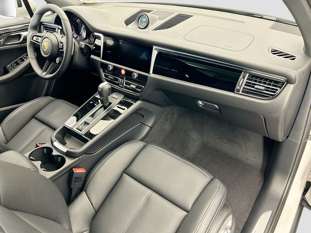 Thumbnail: 2026 Porsche Macan - 20