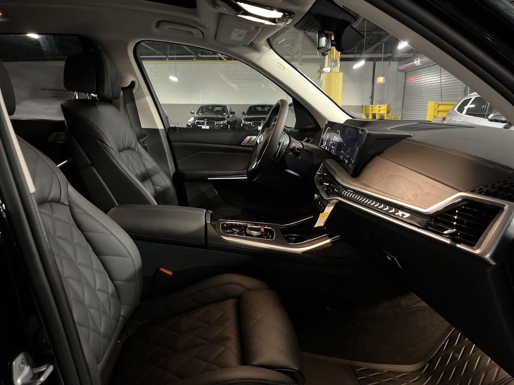 Thumbnail: 2026 BMW X7 - 26